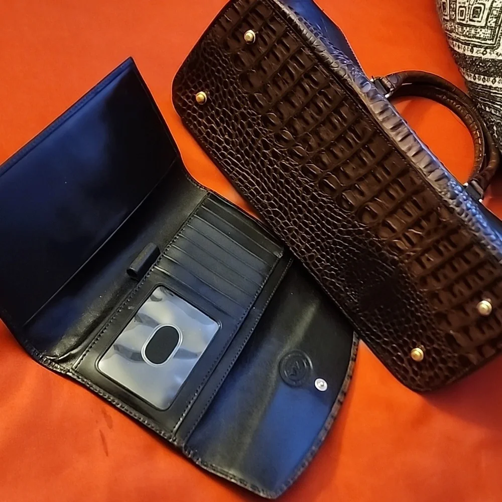 Authentic Brahmin Briefcase crossbody bag w matching wallet
